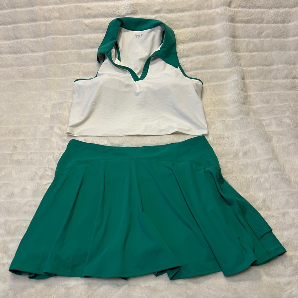 Old Navy Active Green & White Sports Outfit (XL)